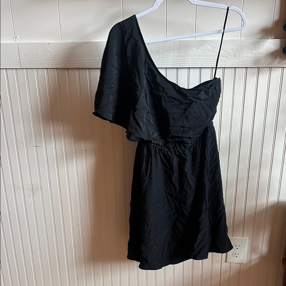 Elegant Black One-Shoulder Dress